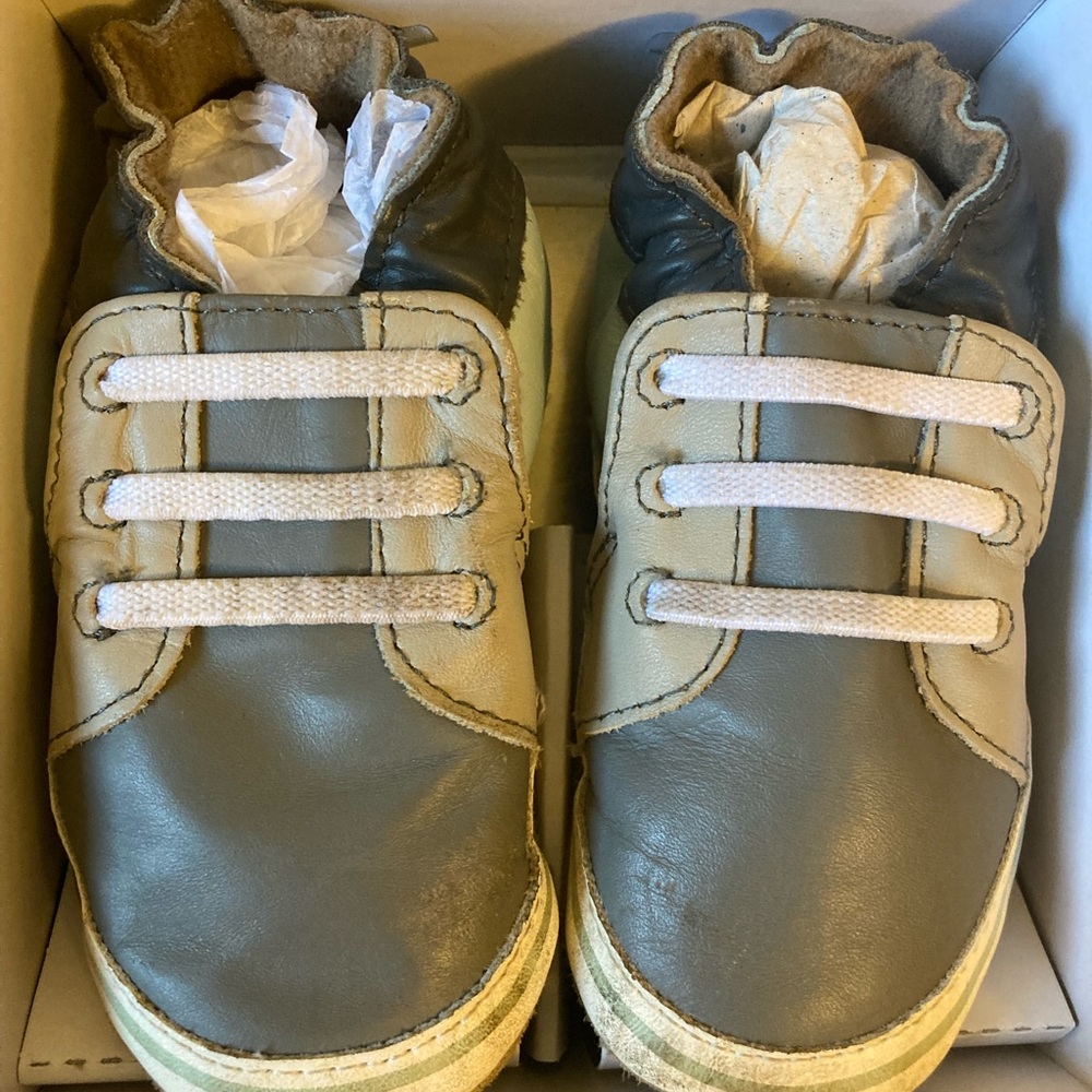 Robeez Gray Shoes Soft Soles - Picture 4 of 6